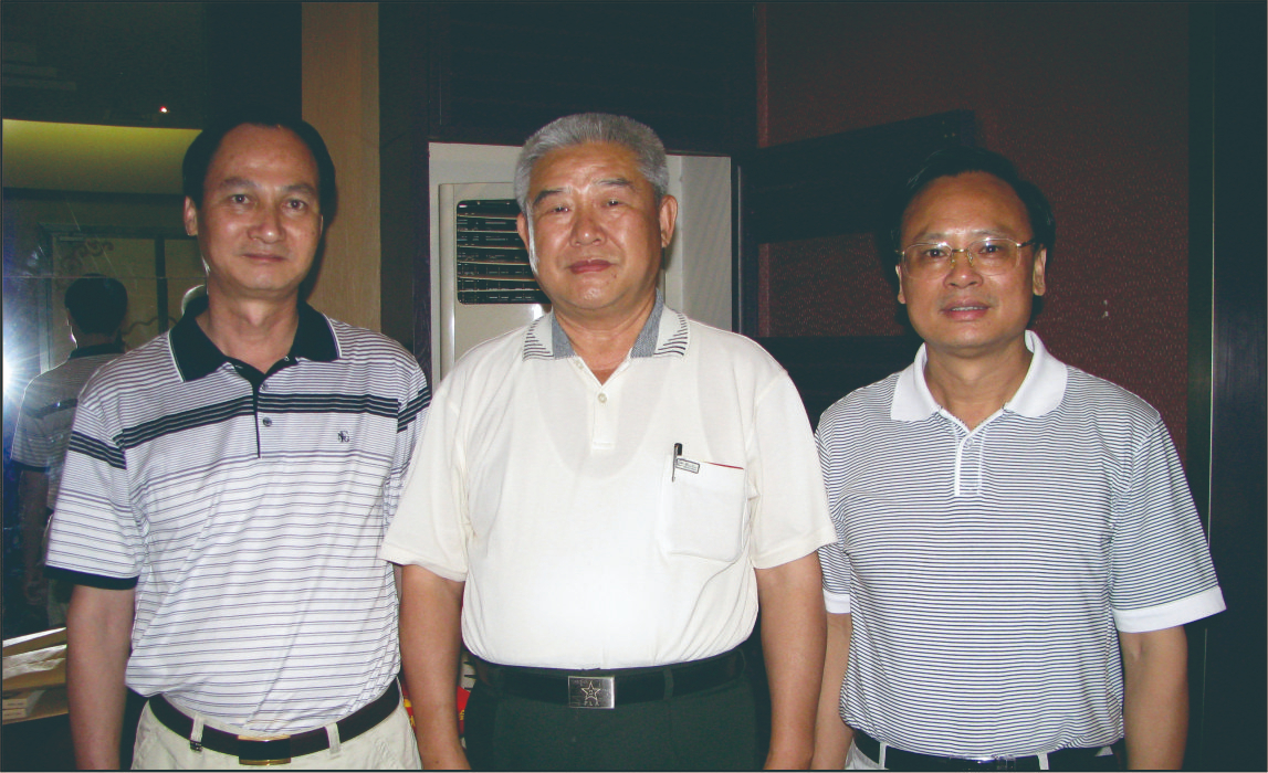 廣西區(qū)發(fā)改委領(lǐng)導(dǎo)陪同中國人民解放軍總參謀部政治部主任賈雪陽軍（照片中）到公司實(shí)地考察，并給予“好安節(jié)電器”高度評(píng)價(jià)